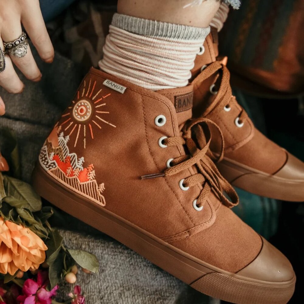 BANGS Shoes - Women’s Size 9 - Sunset Mountain Design 🌞🌄